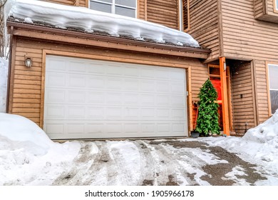 2+ Thousand Garage Door Snow Royalty-Free Images, Stock Photos ...
